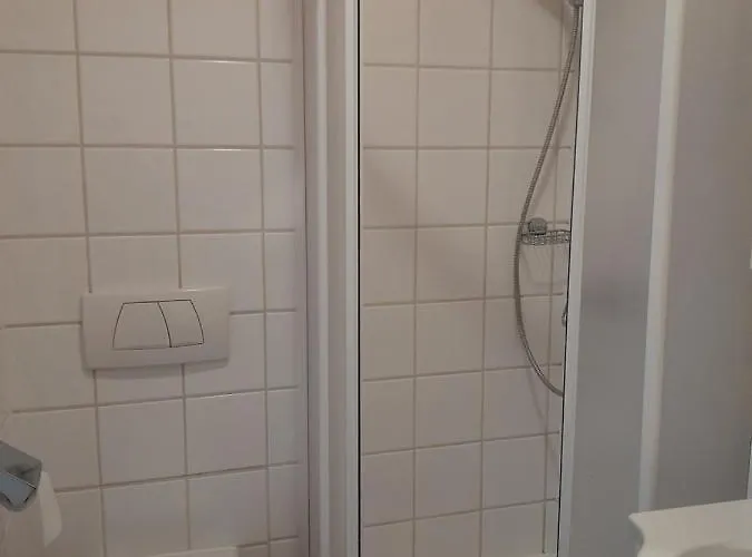 Schuhhaus Ganster * 玛利亚采尔